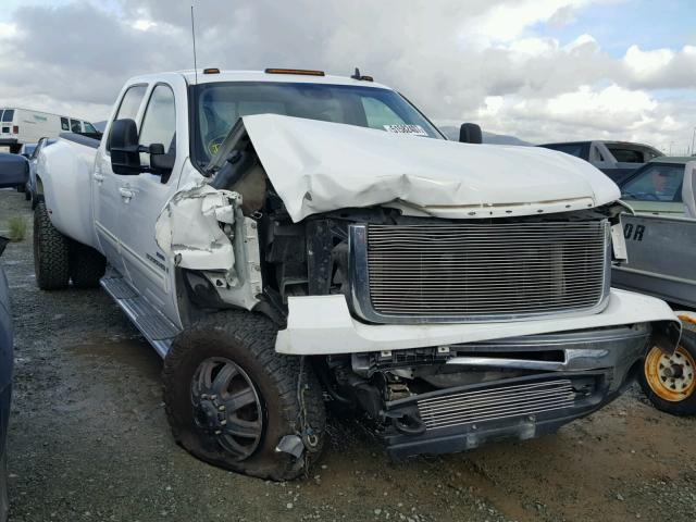 1GTJK336X8F137987 - 2008 GMC SIERRA K35 WHITE photo 1