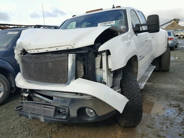 1GTJK336X8F137987 - 2008 GMC SIERRA K35 WHITE photo 2