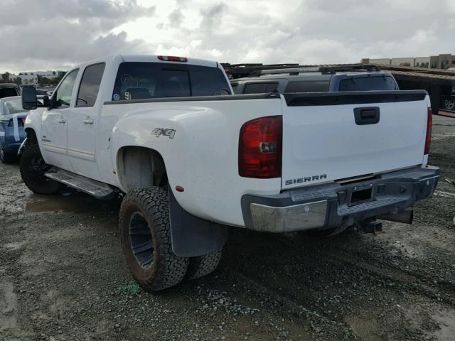 1GTJK336X8F137987 - 2008 GMC SIERRA K35 WHITE photo 3