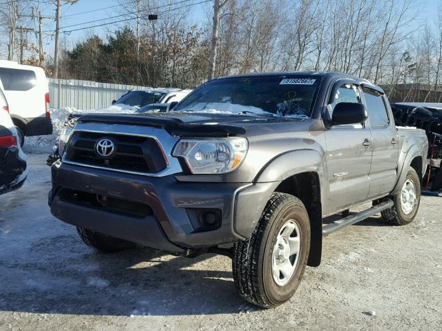 5TFLU4EN2CX033557 - 2012 TOYOTA TACOMA DOU GRAY photo 2