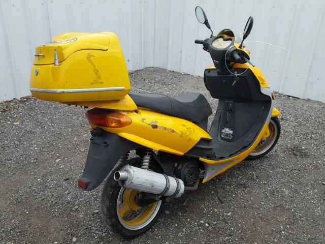 LXDTCKP03B2051554 - 2011 ZLMC SCOOTER YELLOW photo 4