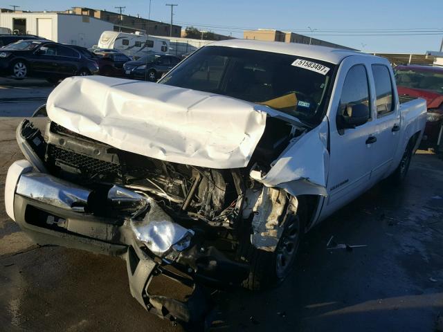 3GCPCSEAXBG105498 - 2011 CHEVROLET SILVERADO WHITE photo 2