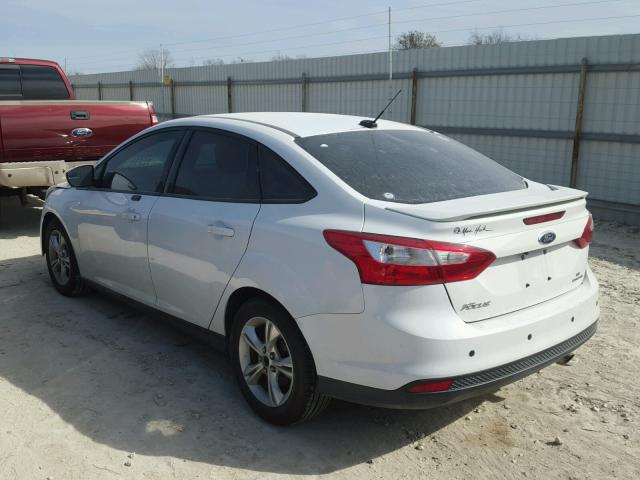 1FAHP3F25CL381877 - 2012 FORD FOCUS SE WHITE photo 3