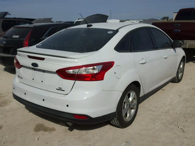 1FAHP3F25CL381877 - 2012 FORD FOCUS SE WHITE photo 4