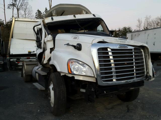 1FUBGEDV1FLGT9305 - 2015 FREIGHTLINER CASCADIA 1 WHITE photo 1