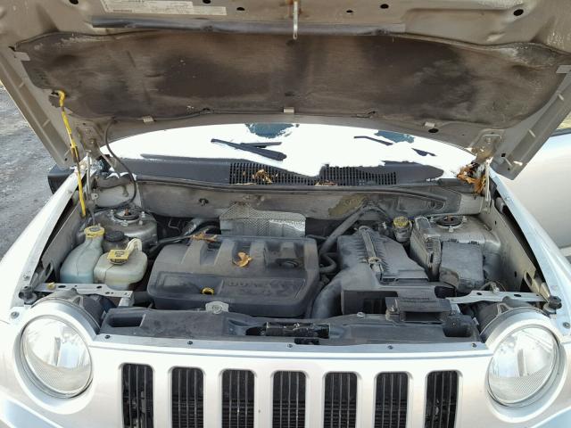 1J8FF47W37D265100 - 2007 JEEP COMPASS SILVER photo 7