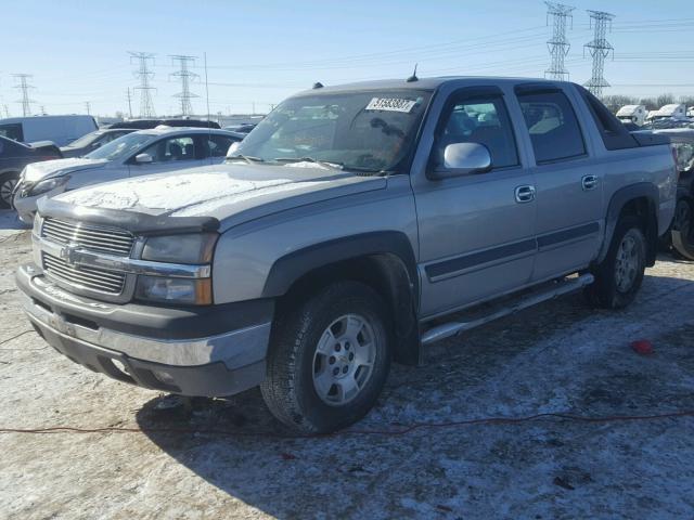 3GNEK12T34G226359 - 2004 CHEVROLET AVALANCHE SILVER photo 2