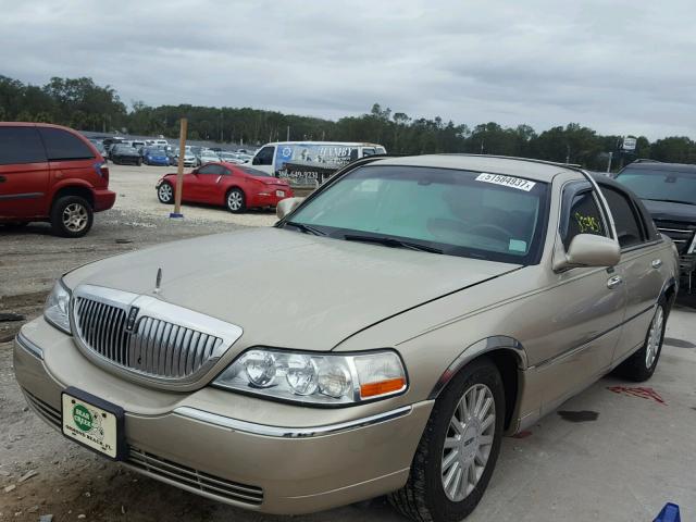 1LNHM81W85Y638719 - 2005 LINCOLN TOWN CAR S TAN photo 2