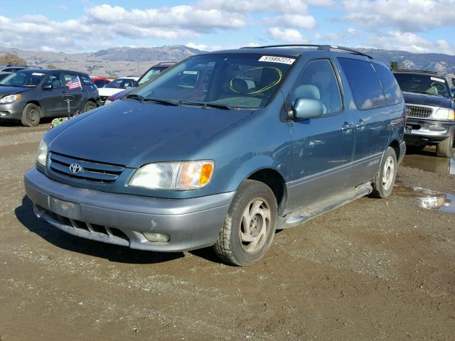 4T3ZF13C21U368663 - 2001 TOYOTA SIENNA LE BLUE photo 2