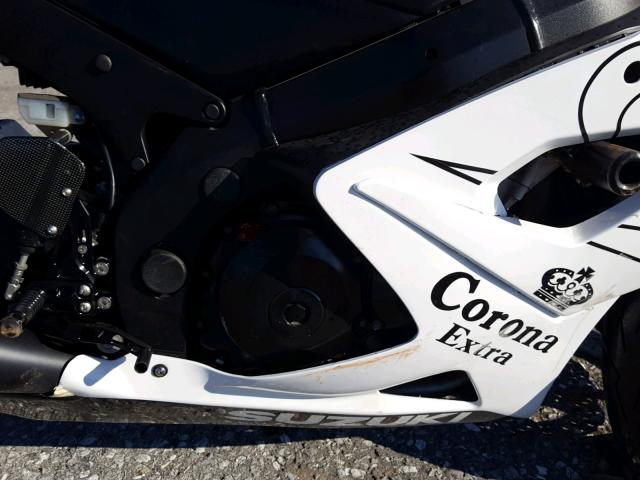 JS1GT76A052101866 - 2005 SUZUKI GSX-R1000 WHITE photo 7