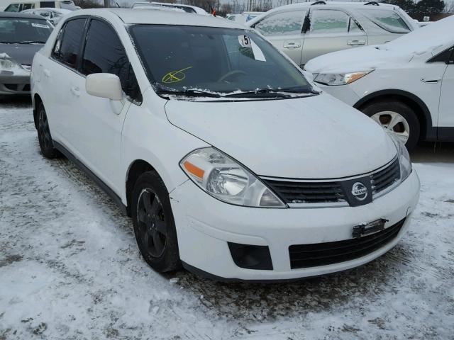 3N1BC11E68L390054 - 2008 NISSAN VERSA S WHITE photo 1