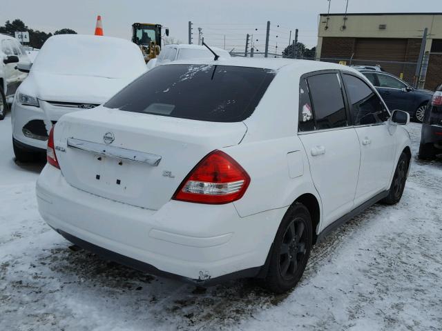 3N1BC11E68L390054 - 2008 NISSAN VERSA S WHITE photo 4