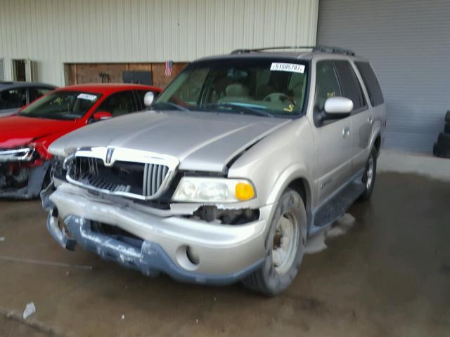 5LMEU27R01LJ10131 - 2001 LINCOLN NAVIGATOR SILVER photo 2