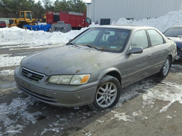4T1BF28KXYU107257 - 2000 TOYOTA CAMRY LE ოქროსფერი ფოტო 2