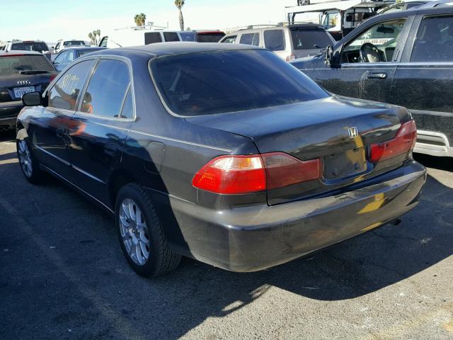 1HGCG5648WA063884 - 1998 HONDA ACCORD LX BLACK photo 3