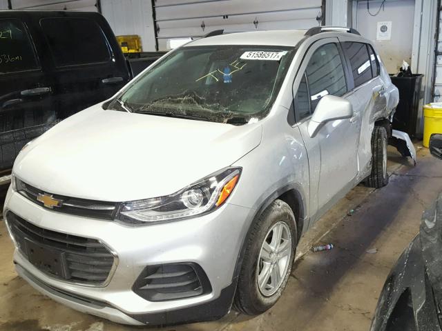 3GNCJLSB2HL159554 - 2017 CHEVROLET TRAX 1LT SILVER photo 2