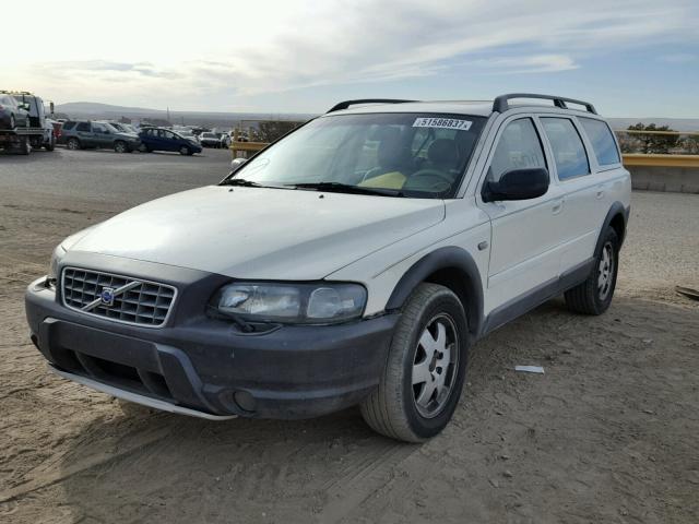 YV1SZ58D711034204 - 2001 VOLVO V70 XC WHITE photo 2