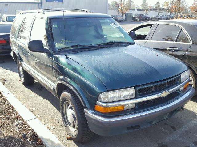 1GNDT13W3W2240940 - 1998 CHEVROLET BLAZER GREEN photo 1