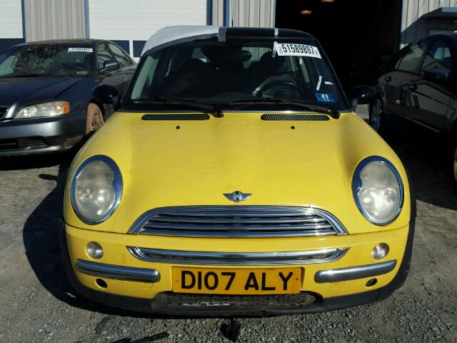 WMWRC33424TC49354 - 2004 MINI COOPER YELLOW photo 9