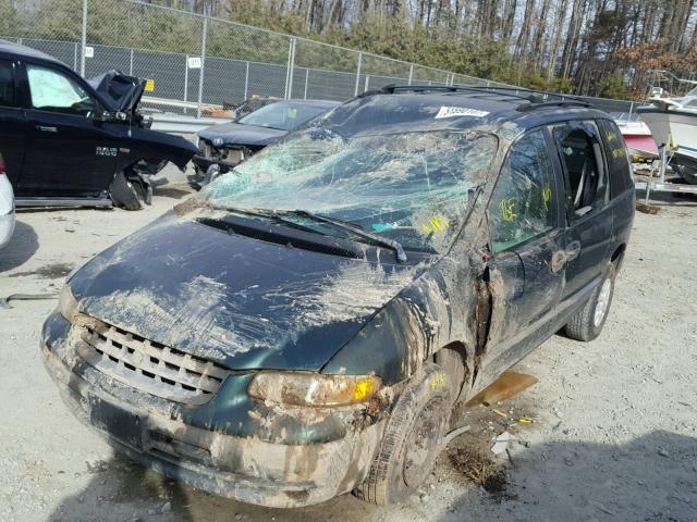 2P4FP2538WR754343 - 1998 PLYMOUTH VOYAGER GREEN photo 2