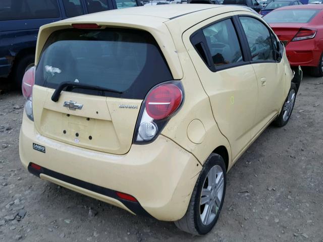 KL8CC6S99DC530547 - 2013 CHEVROLET SPARK 1LT Желтый фото 4