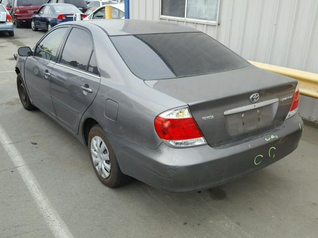 4T1BE32K95U637166 - 2005 TOYOTA CAMRY LE GRAY photo 3