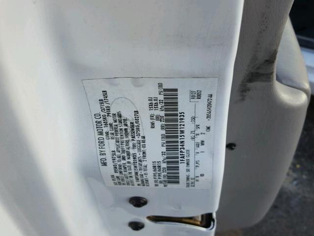 1FAFP34N15W121935 - 2005 FORD FOCUS ZX4 WHITE photo 10