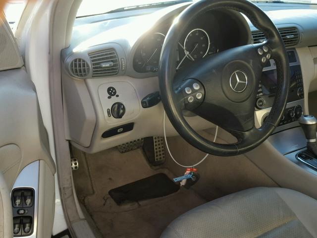 WDBRF40J65F623793 - 2005 MERCEDES-BENZ C 230K SPO WHITE photo 9