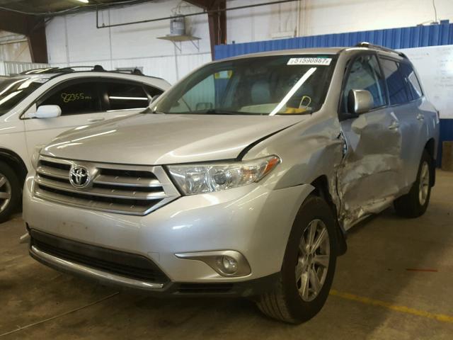 5TDBK3EH2CS160997 - 2012 TOYOTA HIGHLANDER SILVER photo 2