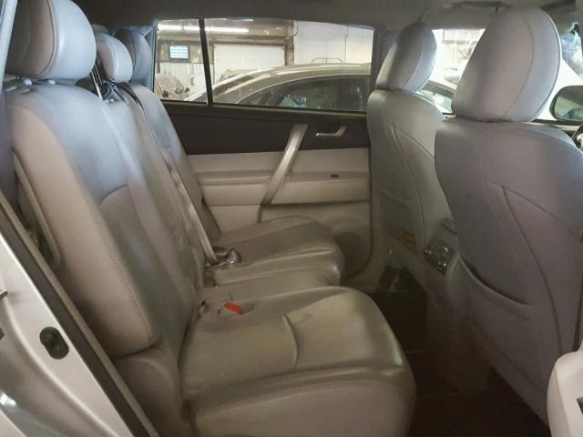 5TDBK3EH2CS160997 - 2012 TOYOTA HIGHLANDER SILVER photo 6