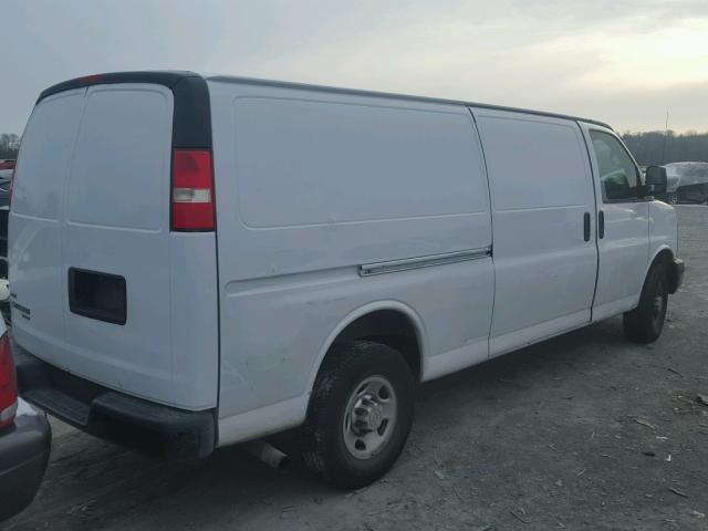 1GCZGUCG8C1129024 - 2012 CHEVROLET EXPRESS G3 WHITE photo 4