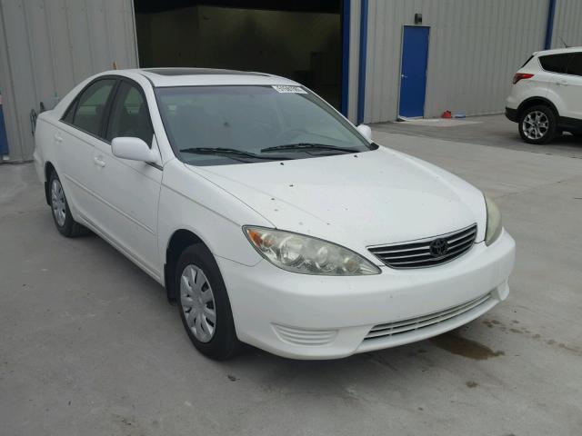 4T1BE30K95U585671 - 2005 TOYOTA CAMRY LE WHITE photo 1