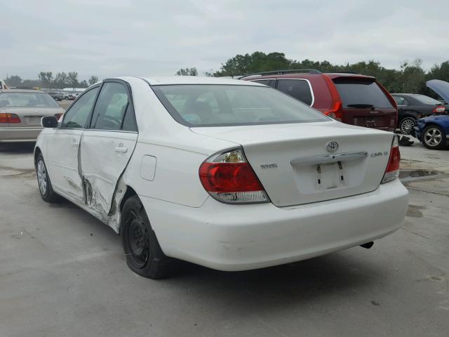 4T1BE30K95U585671 - 2005 TOYOTA CAMRY LE WHITE photo 3