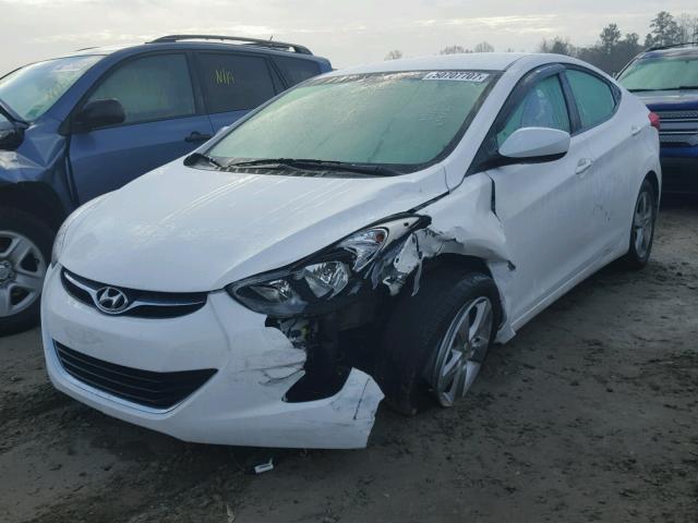 5NPDH4AE7DH306584 - 2013 HYUNDAI ELANTRA GL WHITE photo 2