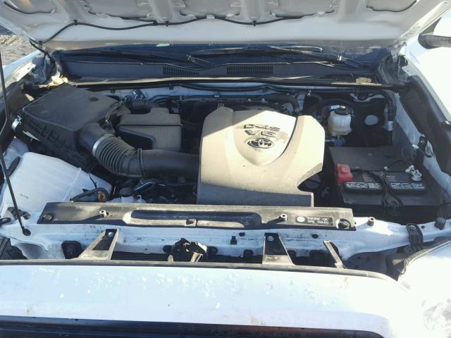 5TFCZ5AN8HX083674 - 2017 TOYOTA TACOMA DOU WHITE photo 7