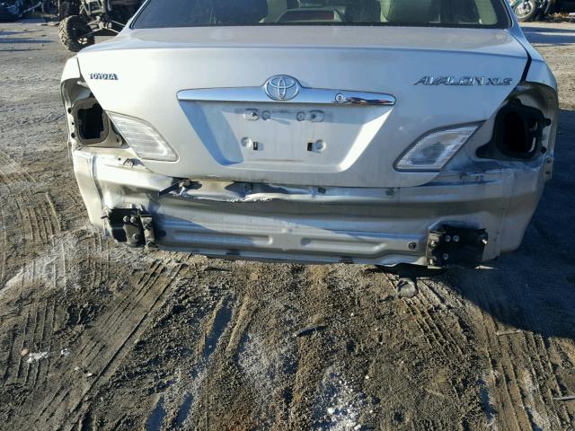 4T1BF28B72U260895 - 2002 TOYOTA AVALON XL SILVER photo 9