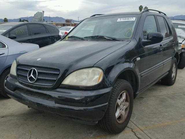 4JGAB54E6YA203283 - 2000 MERCEDES-BENZ ML 320 BLACK photo 2