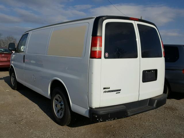 1GCUHAD4XA1114662 - 2010 CHEVROLET EXPRESS G1 WHITE photo 3