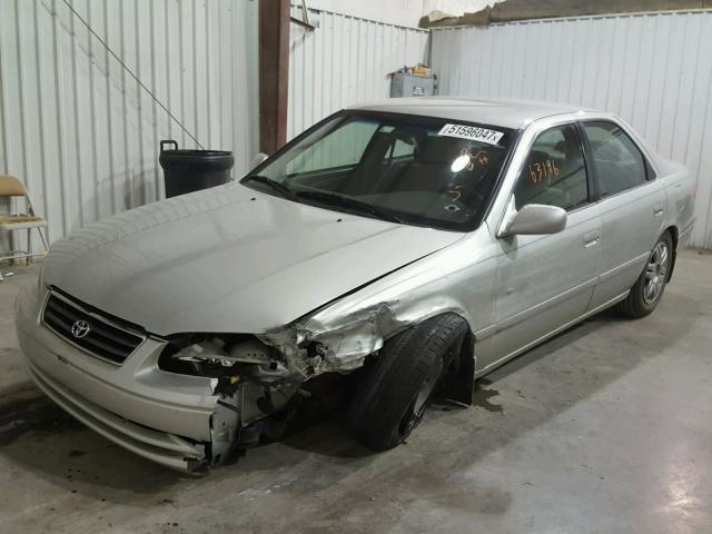 JT2BG22K010568063 - 2001 TOYOTA CAMRY CE SILVER photo 2