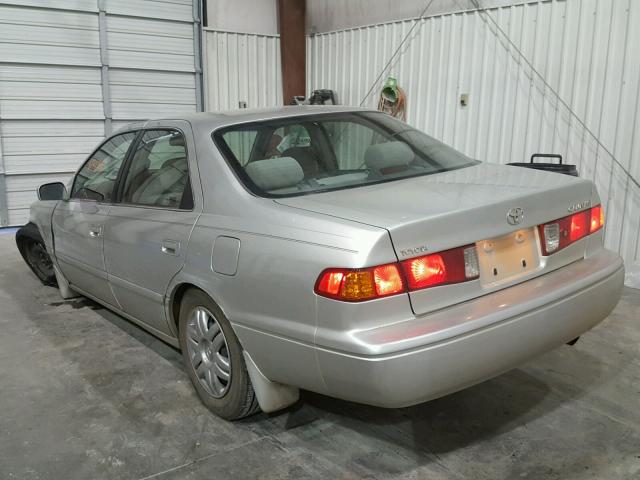 JT2BG22K010568063 - 2001 TOYOTA CAMRY CE SILVER photo 3