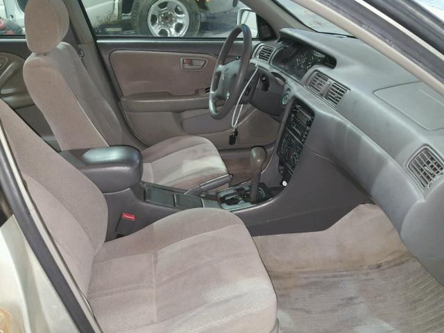 JT2BG22K010568063 - 2001 TOYOTA CAMRY CE SILVER photo 5