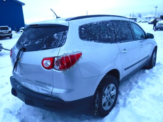 1GNLVEED2AS149126 - 2010 CHEVROLET TRAVERSE L SILVER photo 4