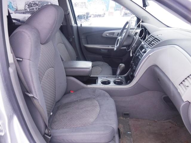 1GNLVEED2AS149126 - 2010 CHEVROLET TRAVERSE L SILVER photo 5