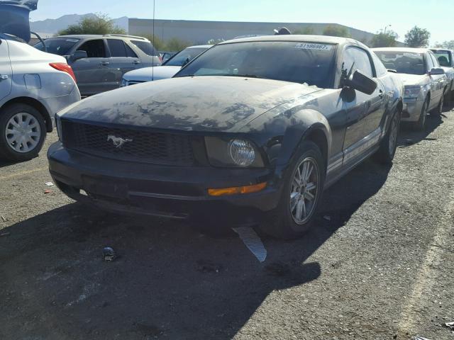 1ZVHT80N085201638 - 2008 FORD MUSTANG BLACK photo 2