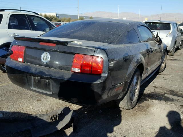 1ZVHT80N085201638 - 2008 FORD MUSTANG BLACK photo 4