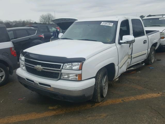 2GCEC13T261130755 - 2006 CHEVROLET SILVERADO WHITE photo 2