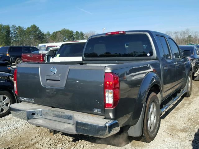 1N6AD07U26C402933 - 2006 NISSAN FRONTIER C GRAY photo 4