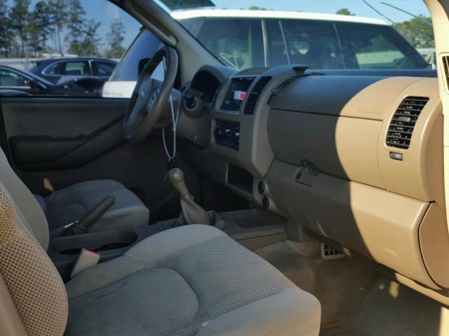 1N6AD07U26C402933 - 2006 NISSAN FRONTIER C GRAY photo 5