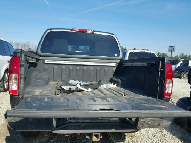 1N6AD07U26C402933 - 2006 NISSAN FRONTIER C GRAY photo 9