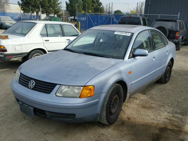 WVWMA63B1WE072318 - 1998 VOLKSWAGEN PASSAT GLS BLUE photo 2